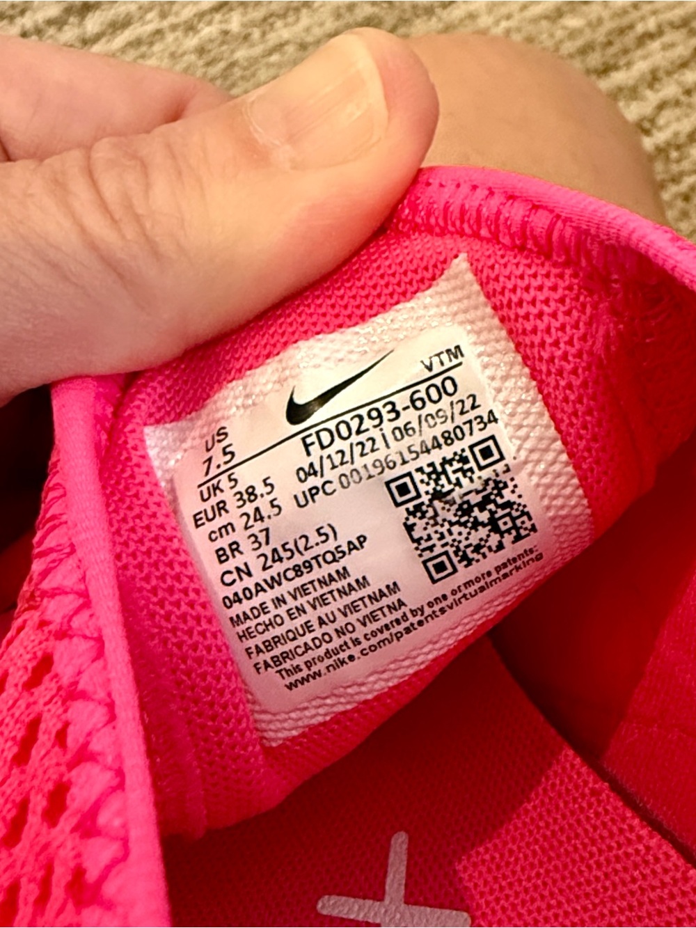 Nike Women’s Hot Pink Air Max 270-Style Athletic Sneakers - 7.5 - Like New - Picture 3 of 3